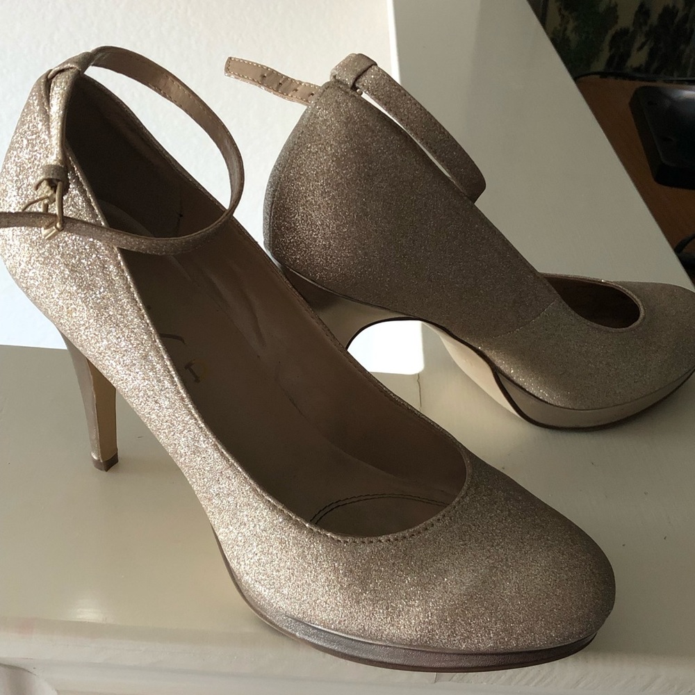 Gold heels, worn 1x